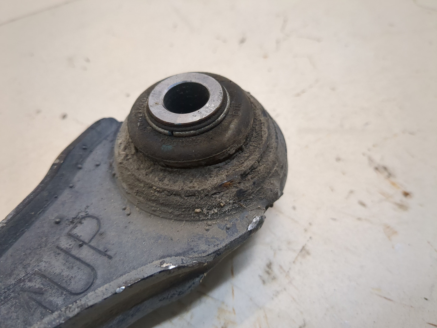 Рычаг задний левый