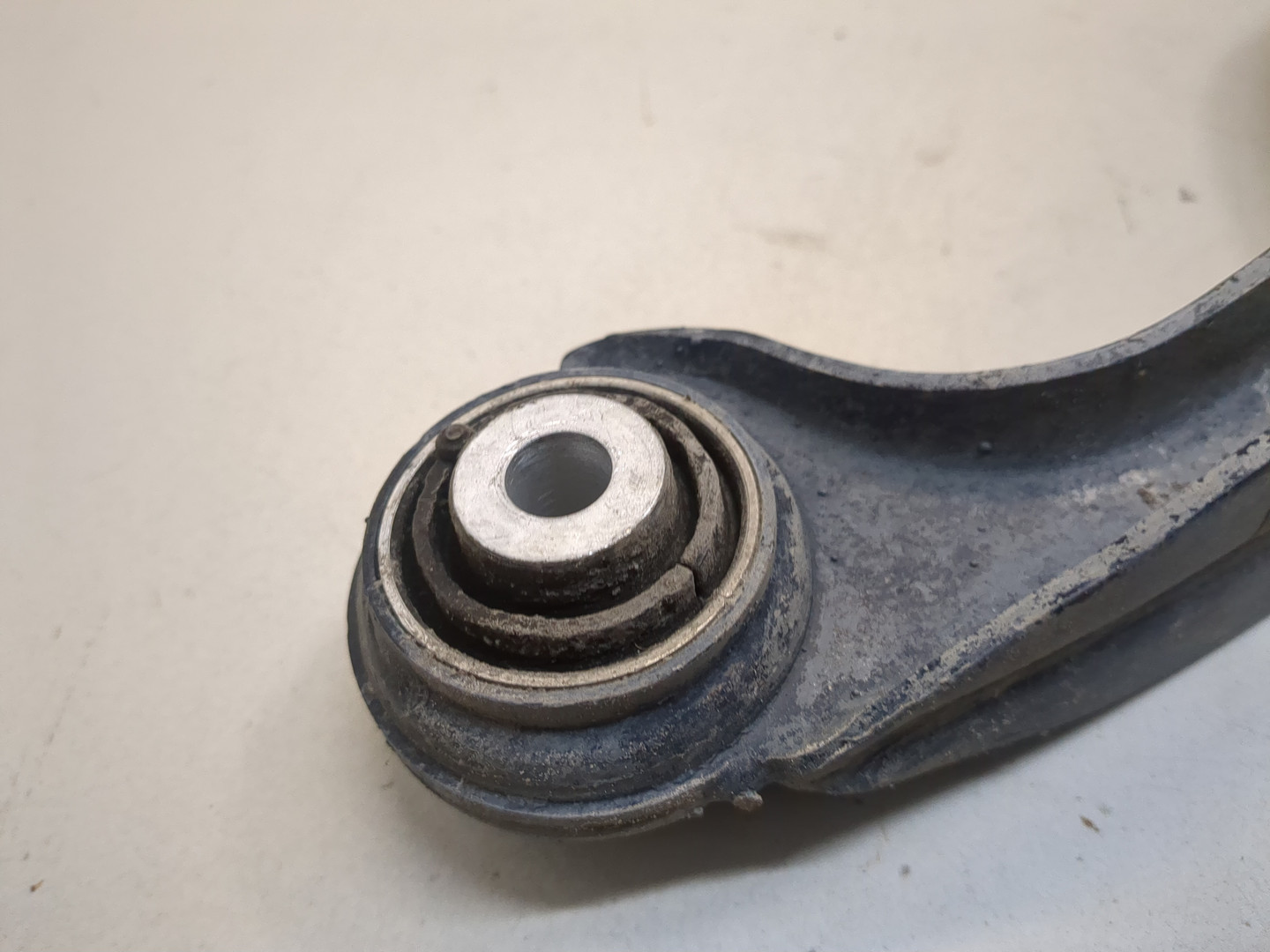 Рычаг задний левый