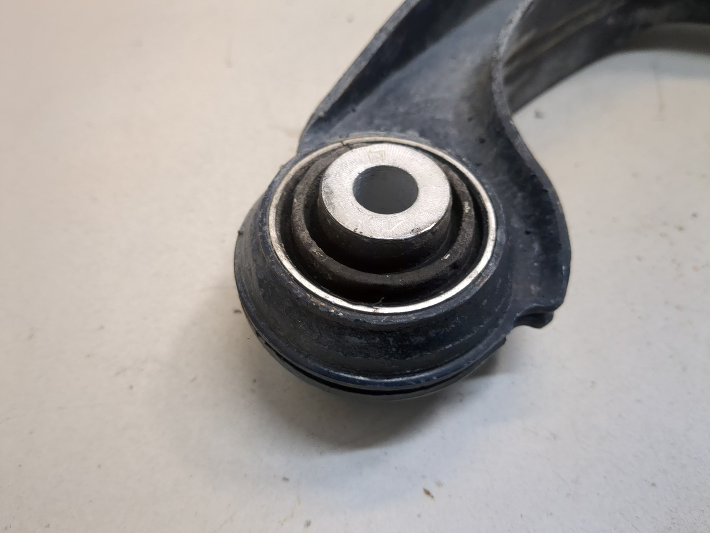 Рычаг задний левый