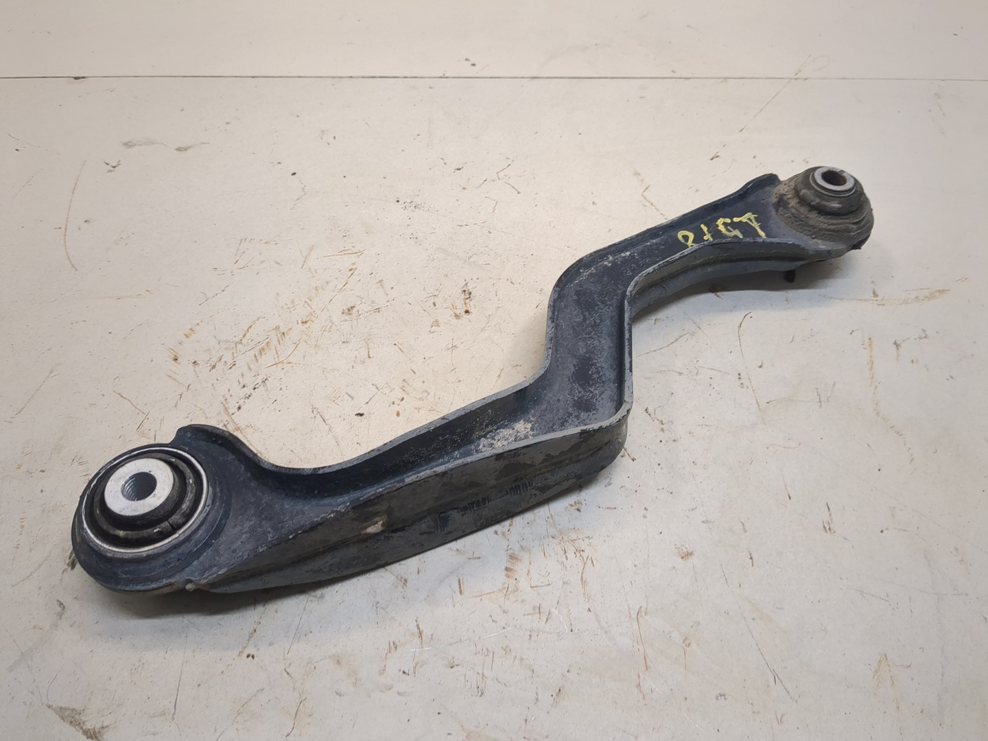 Рычаг задний правый