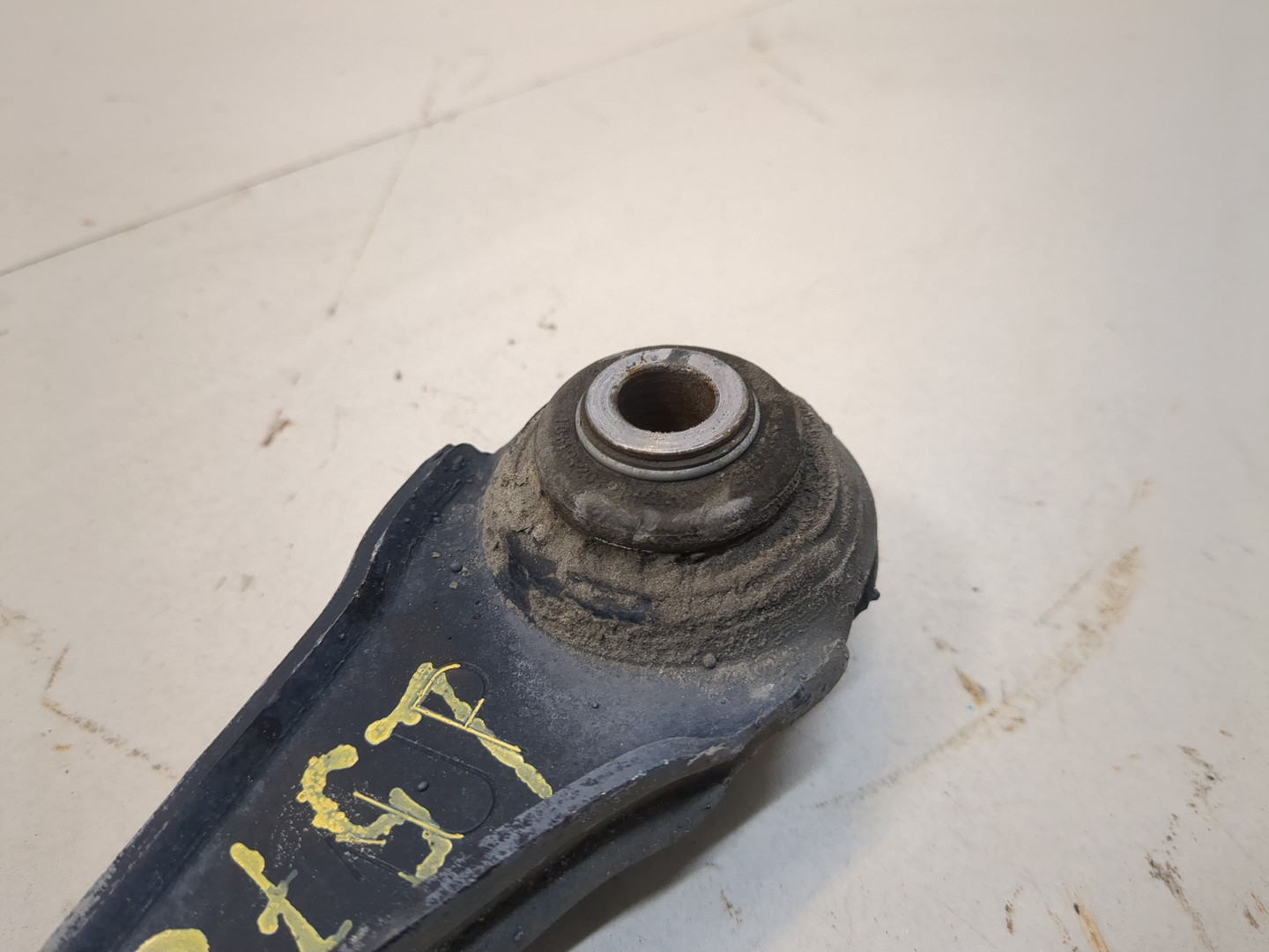 Рычаг задний правый