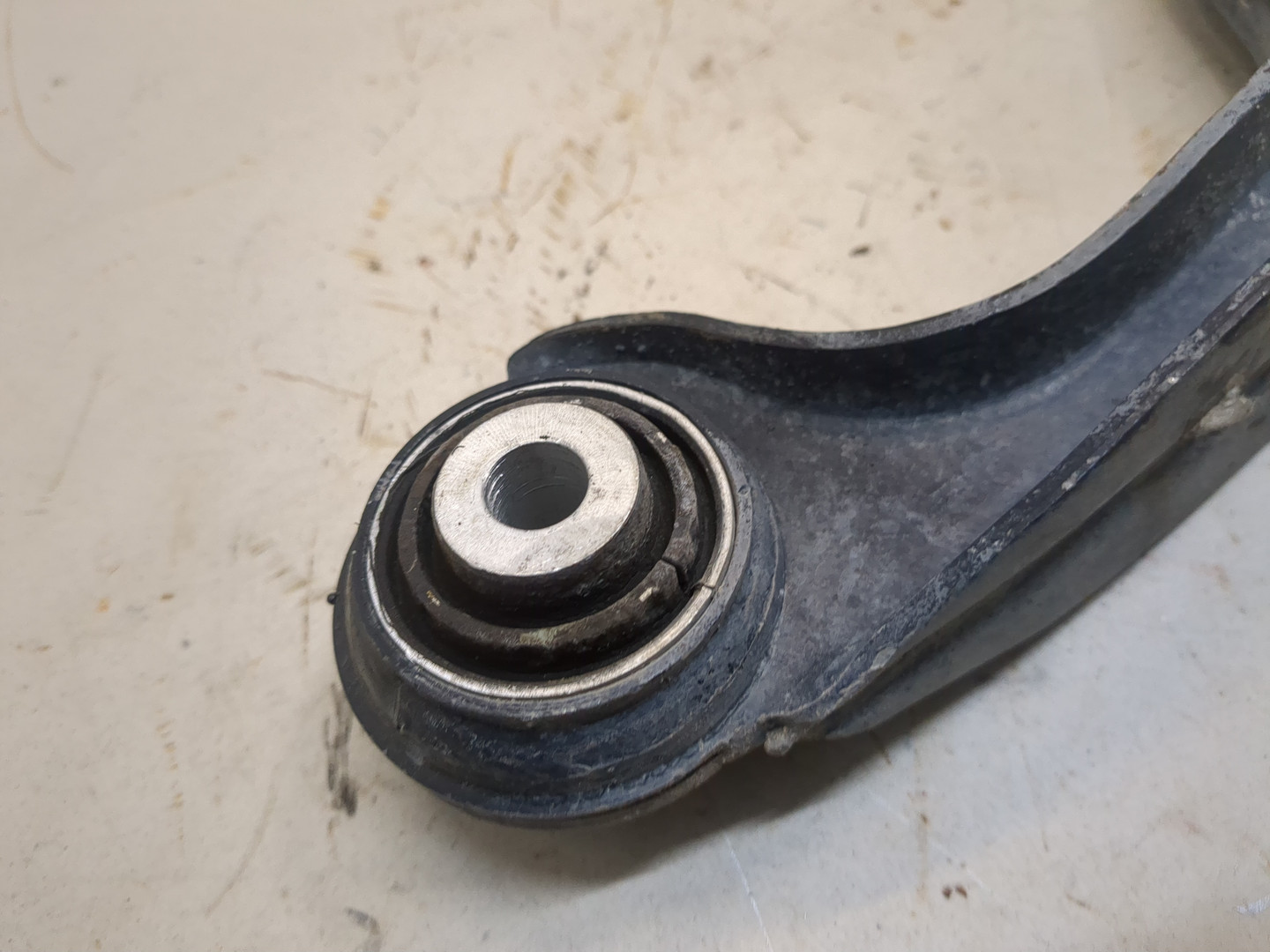 Рычаг задний правый