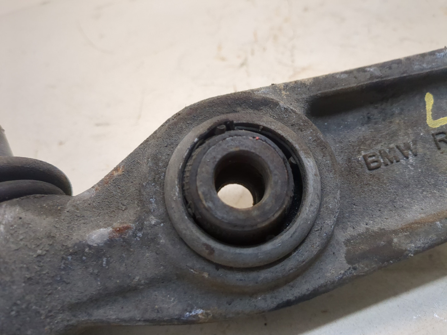 Рычаг передний правый