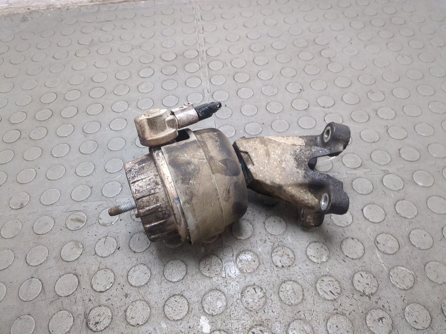 Опора двигателя