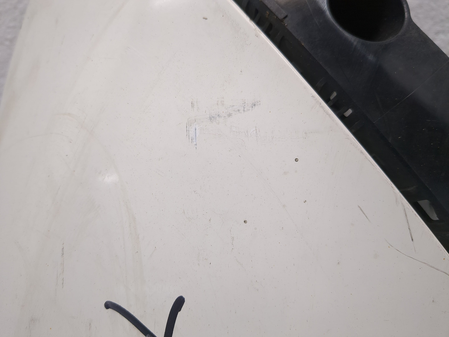 Крыло переднее правое