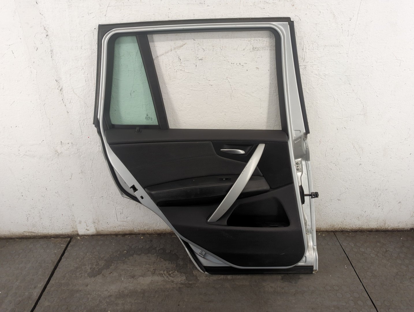 Дверь задняя левая