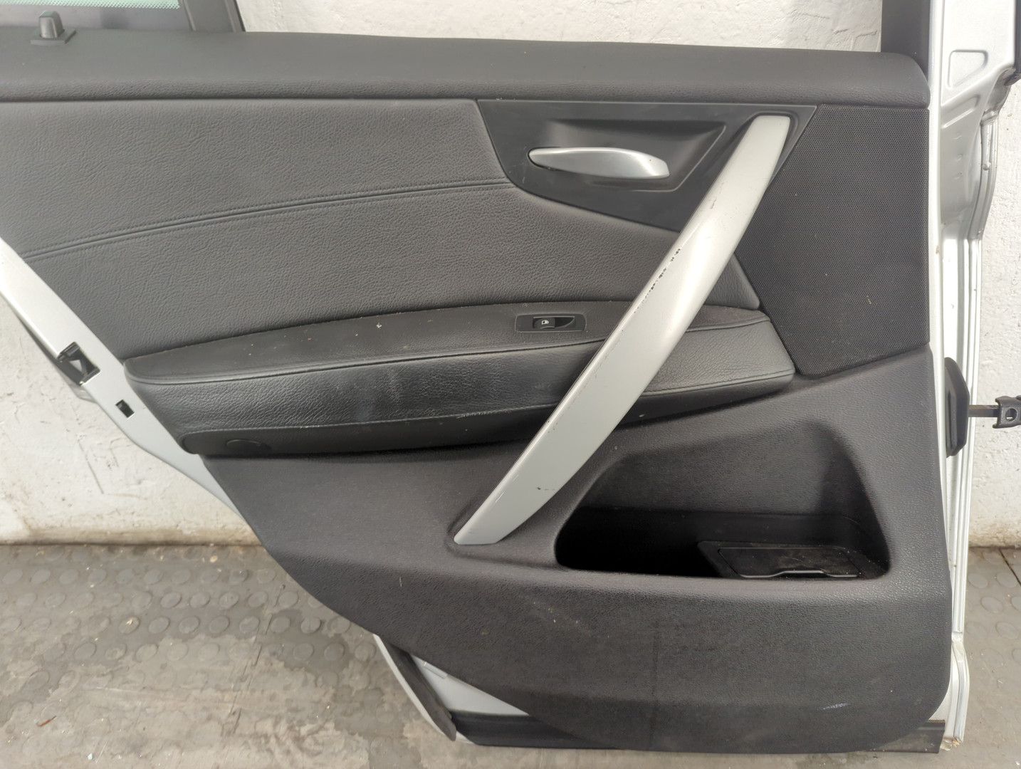 Дверь задняя левая