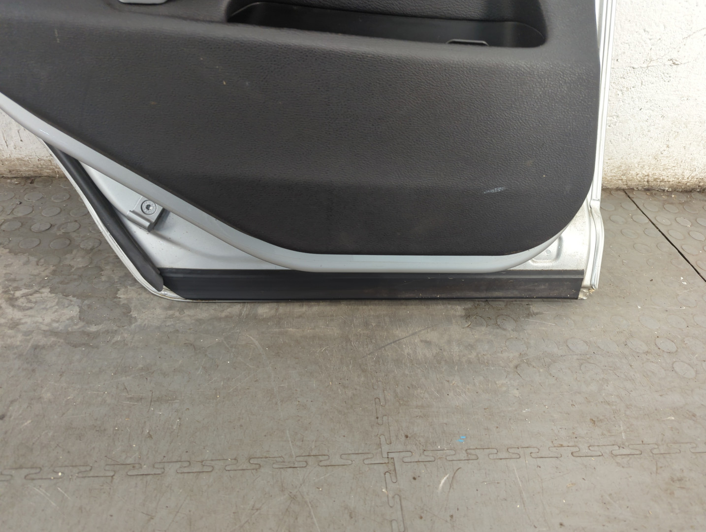 Дверь задняя левая