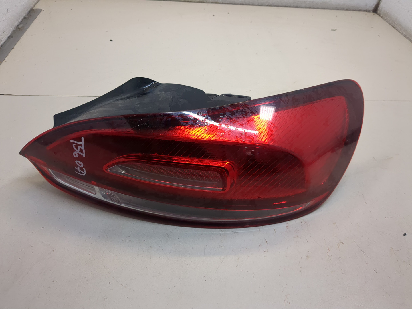 Фонарь задний правый