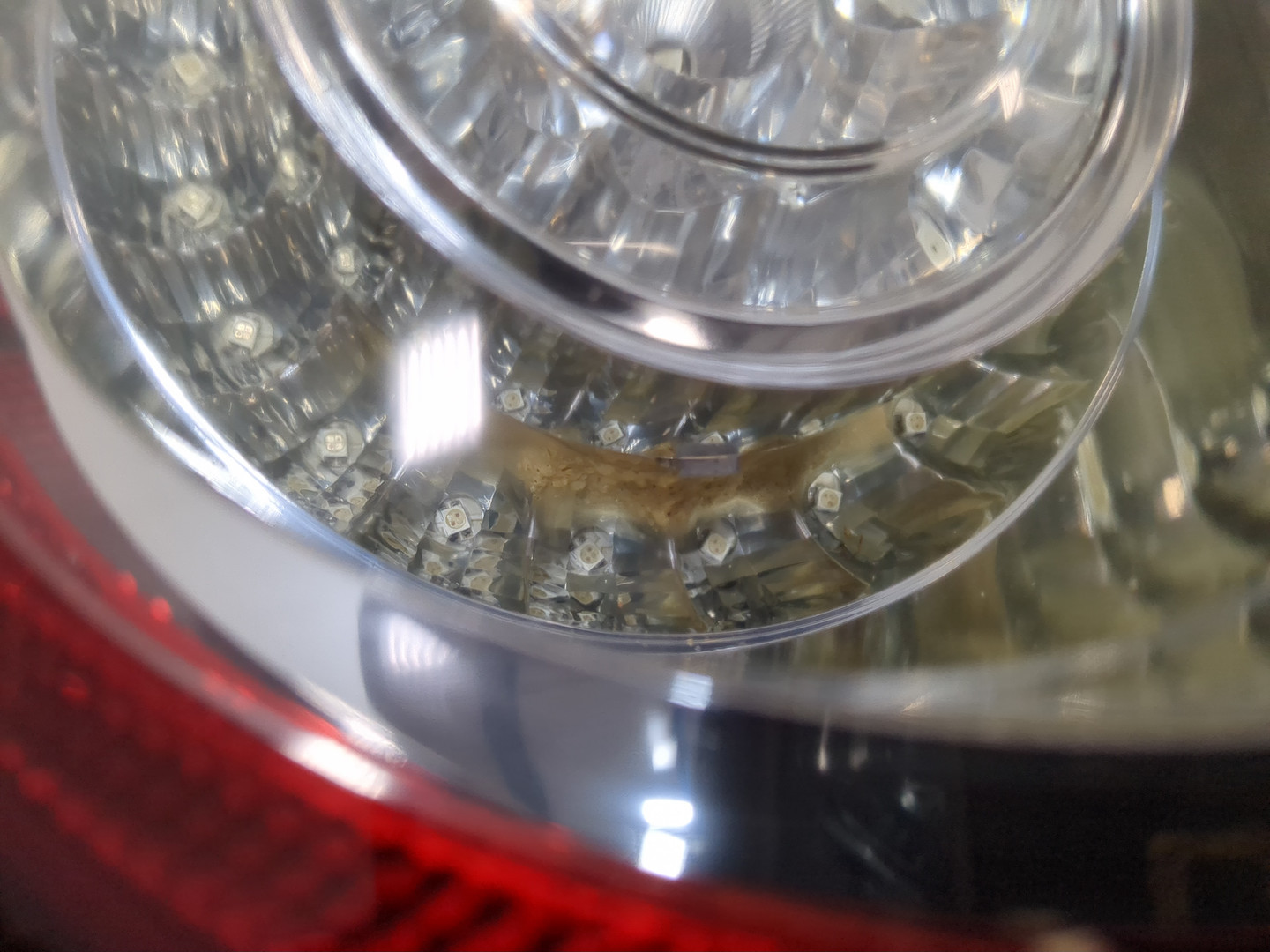 Фонарь задний левый