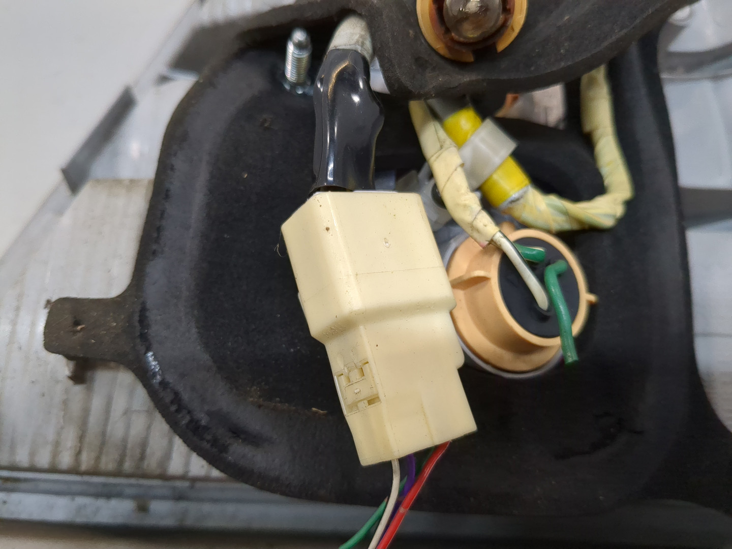 Фонарь задний левый