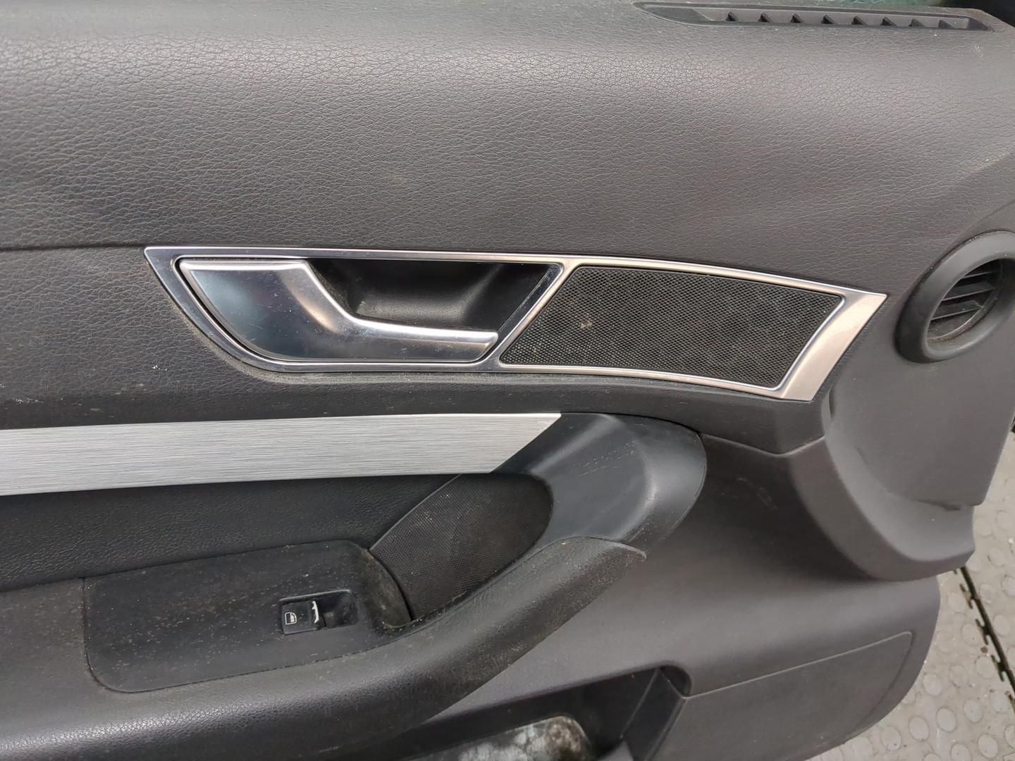 Дверь передняя левая