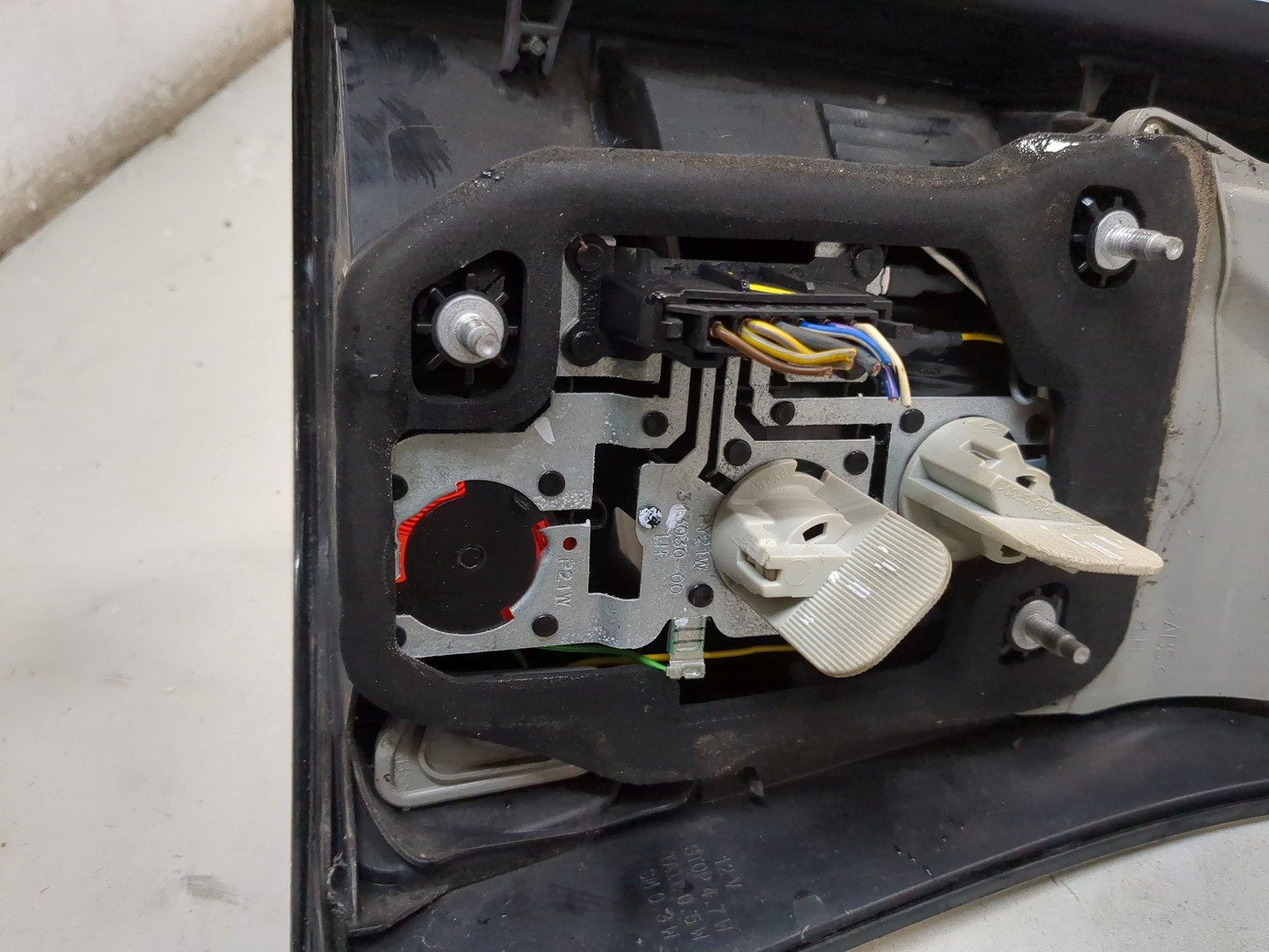 Фонарь задний левый