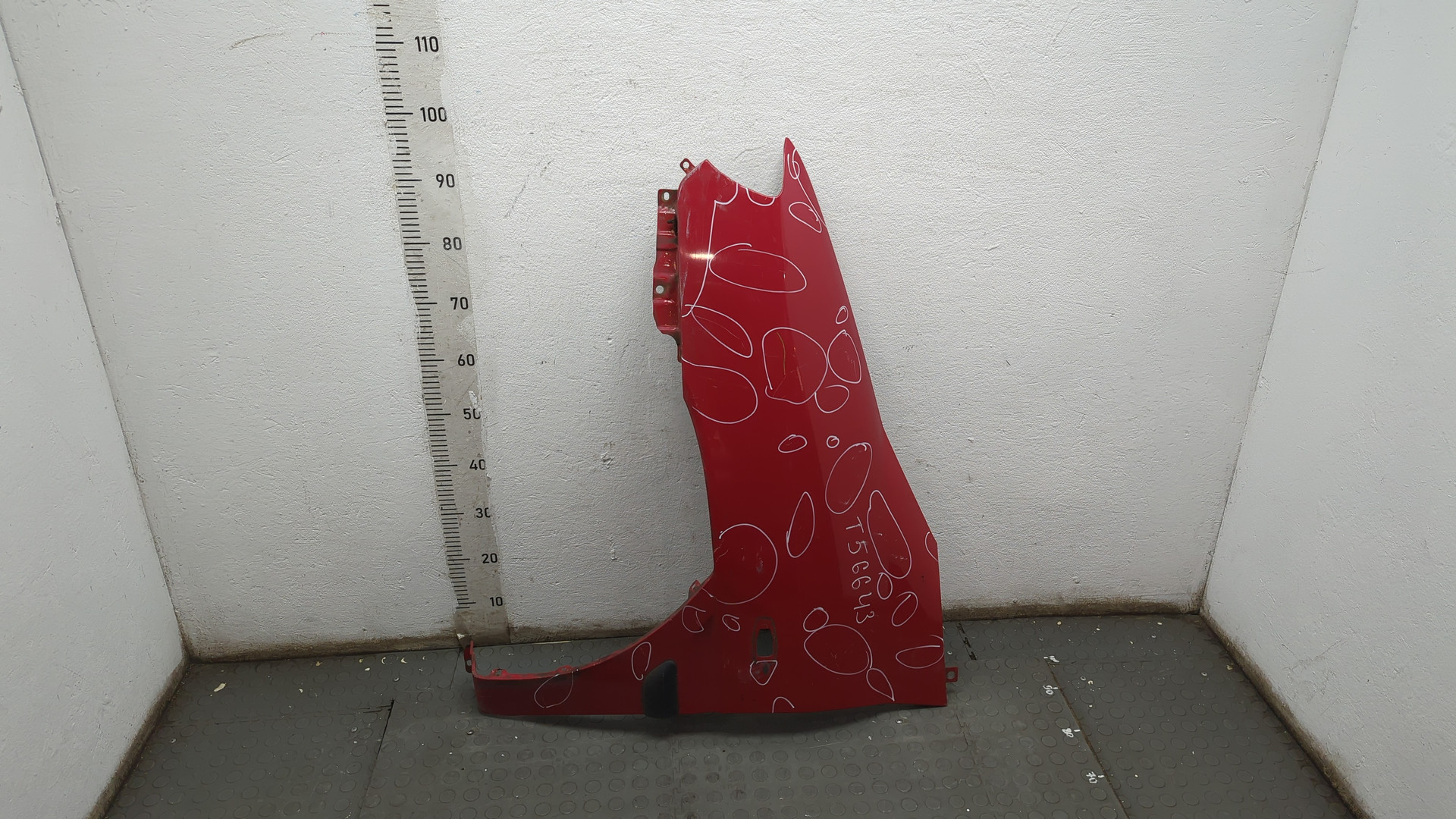 Крыло переднее левое