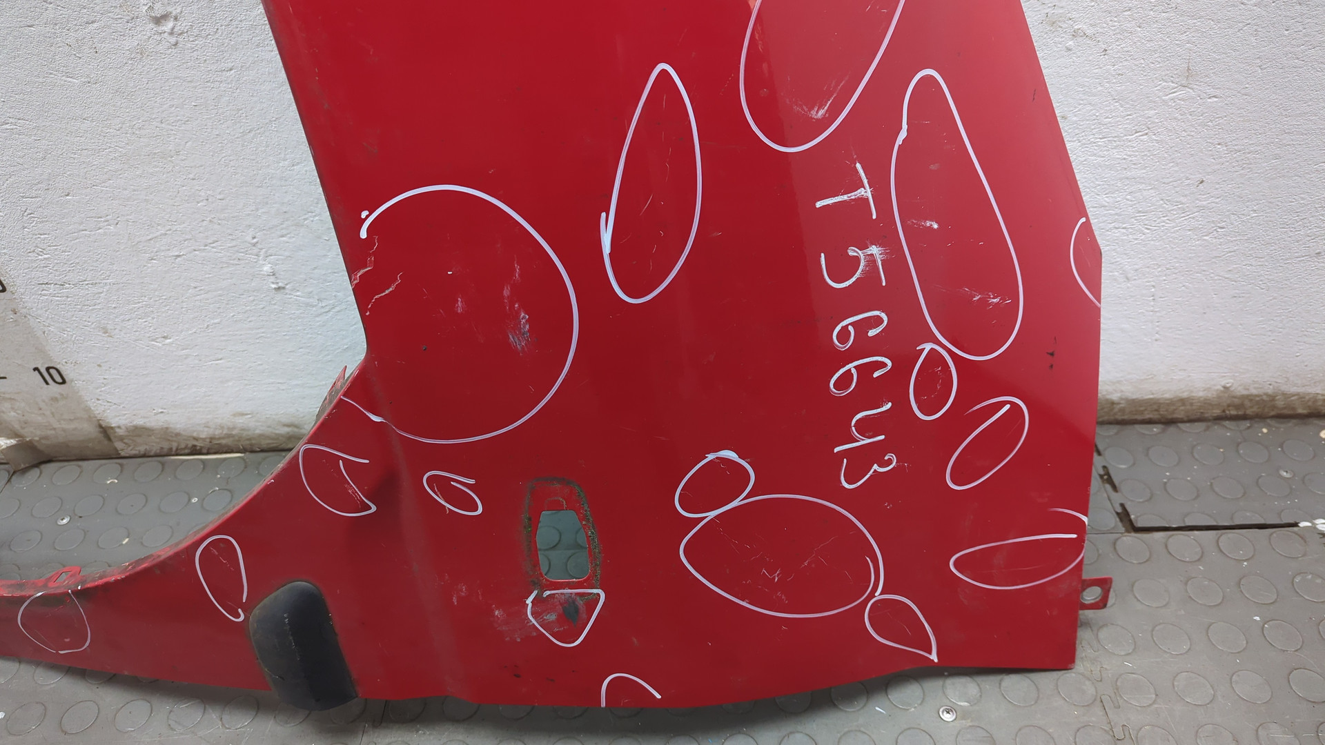 Крыло переднее левое