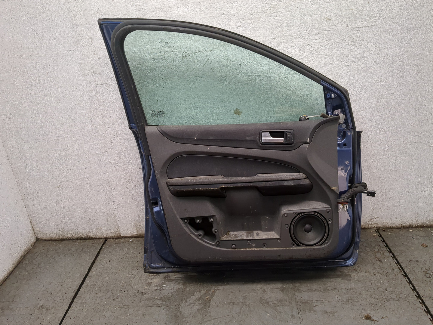 Дверь передняя левая