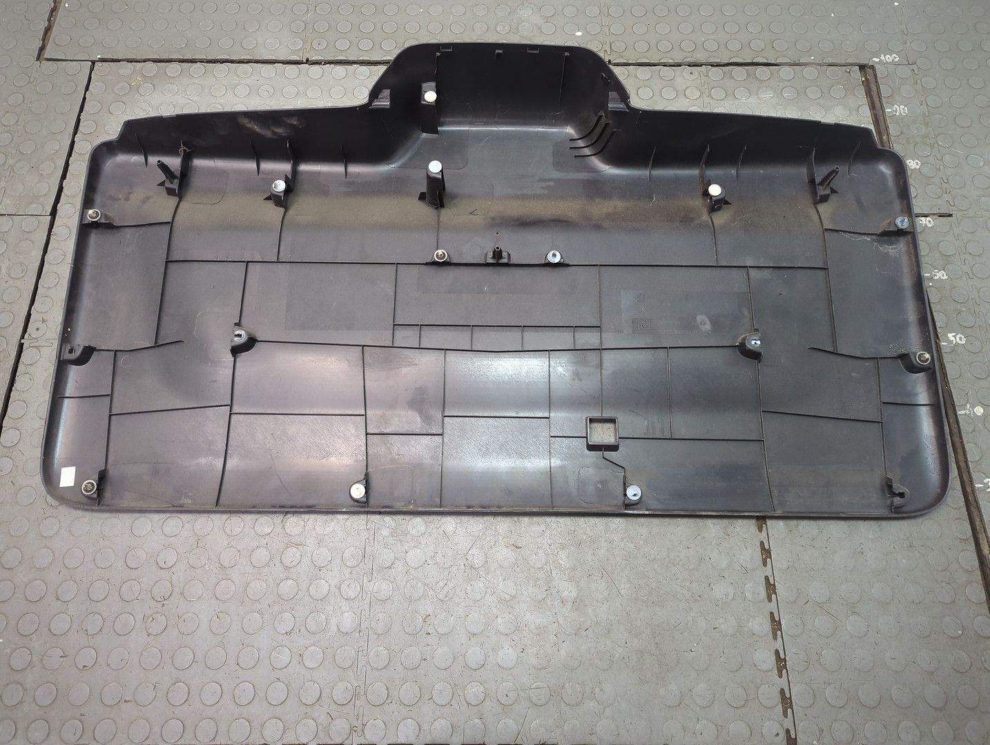 Обшивка двери багажника