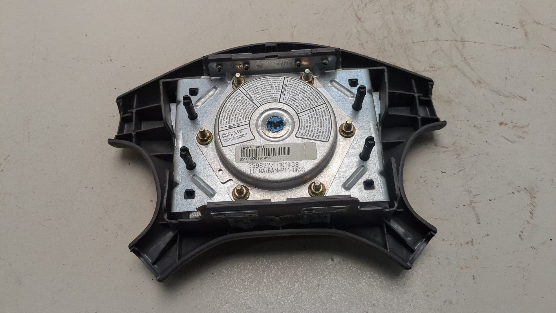 Подушка безопасности в рулевое колесо