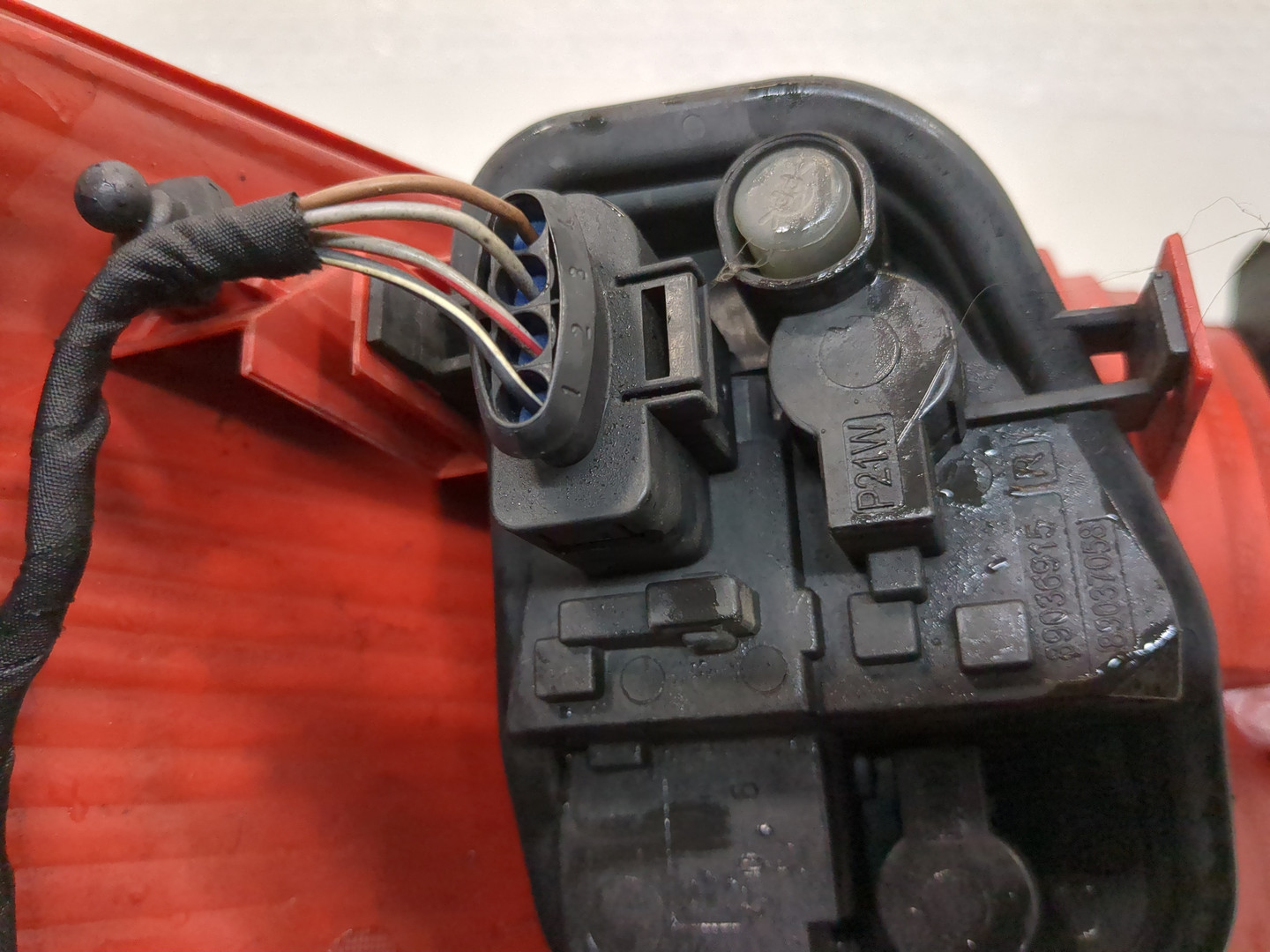 Фонарь задний правый