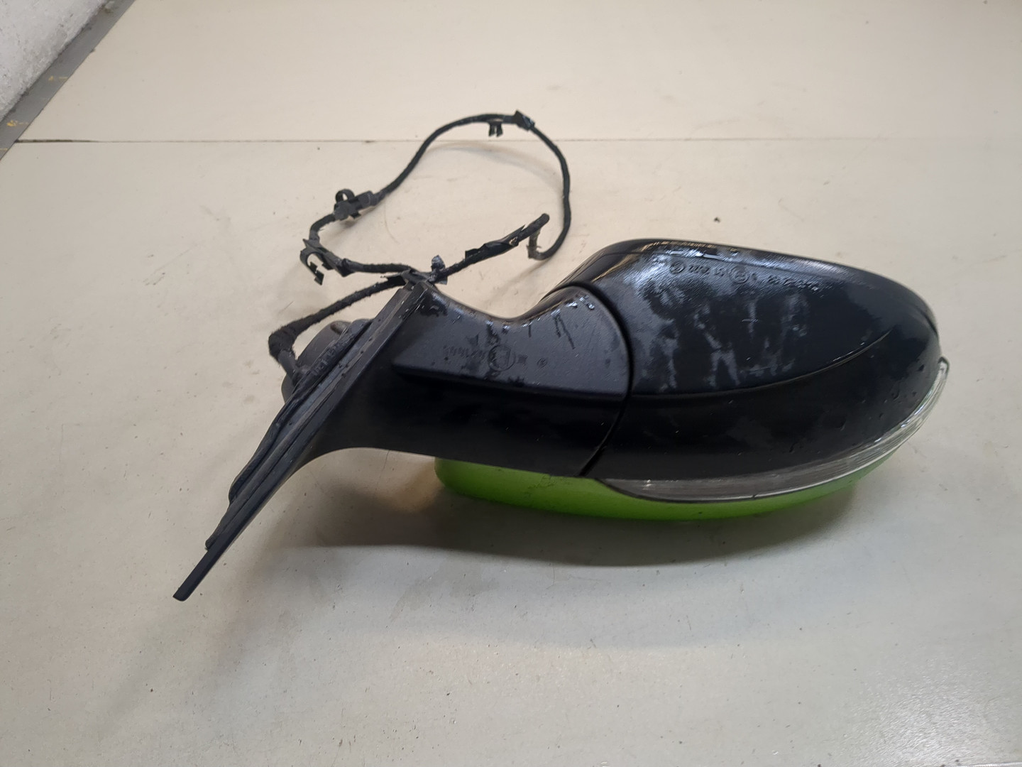 Зеркало правое электрическое