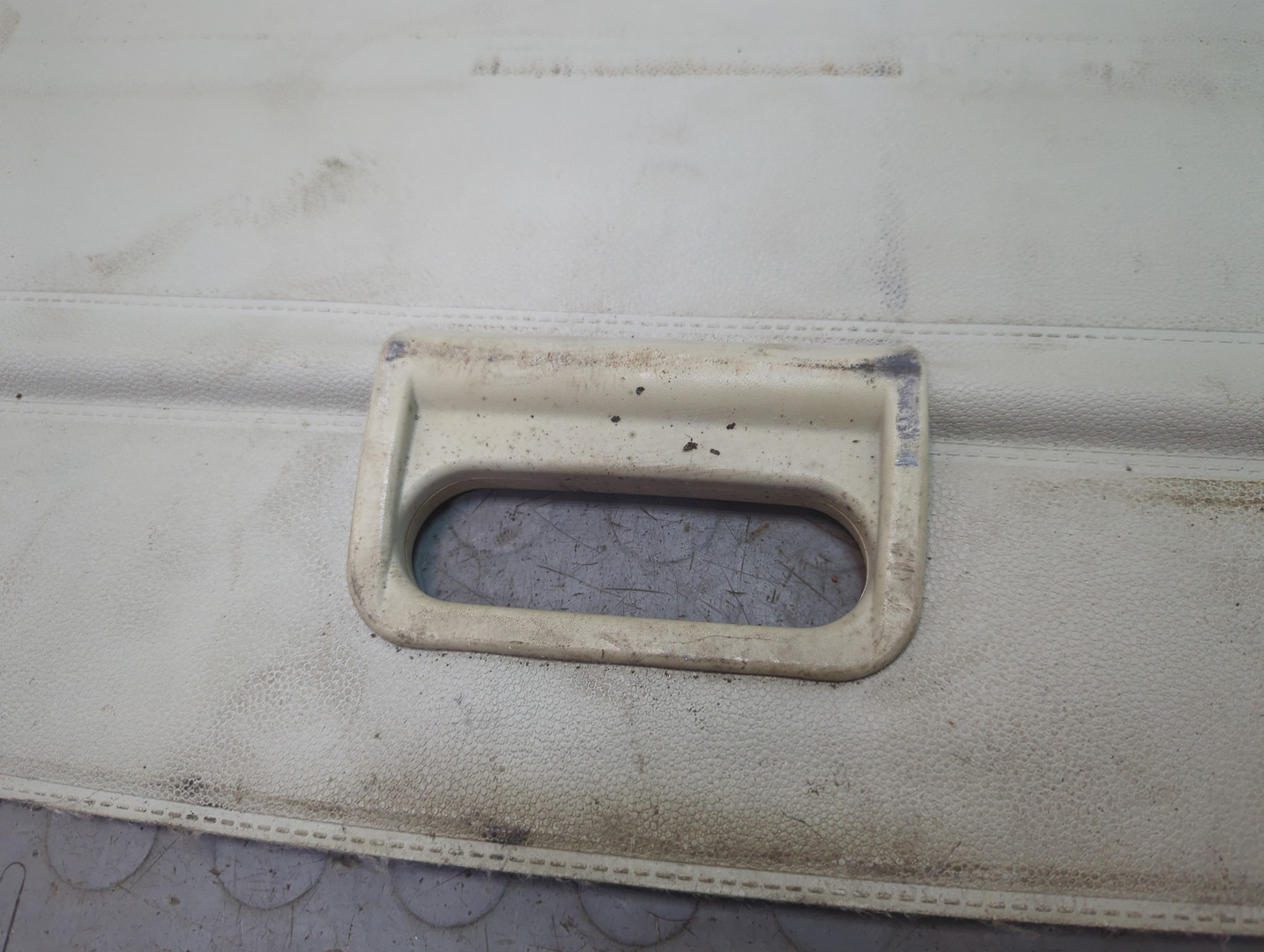 Шторка багажника