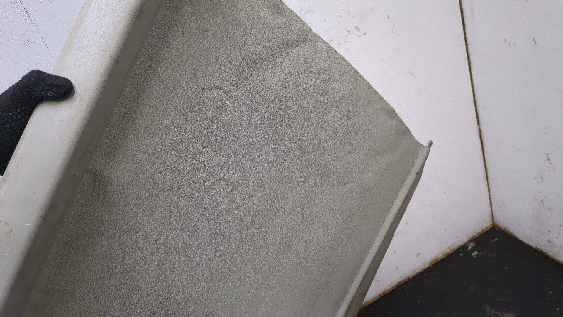 Шторка багажника