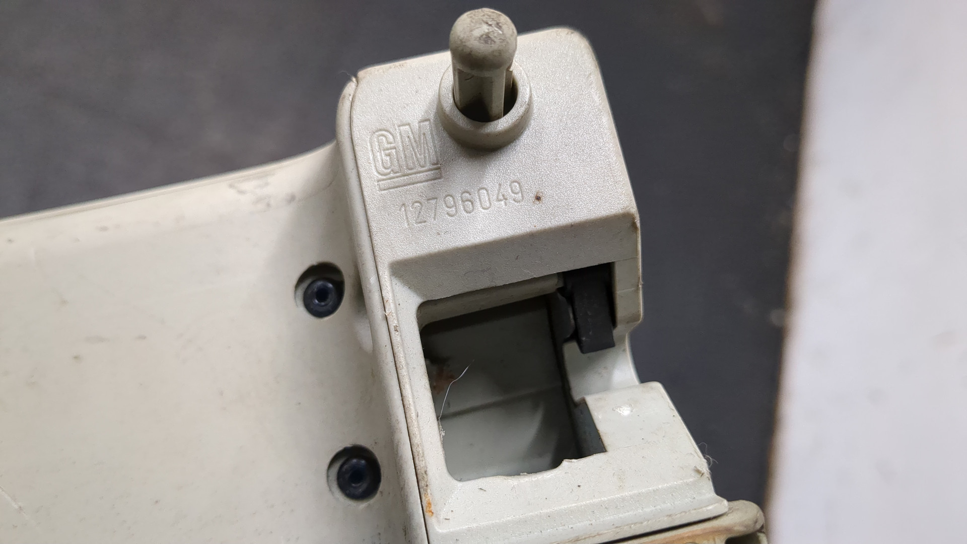 Шторка багажника