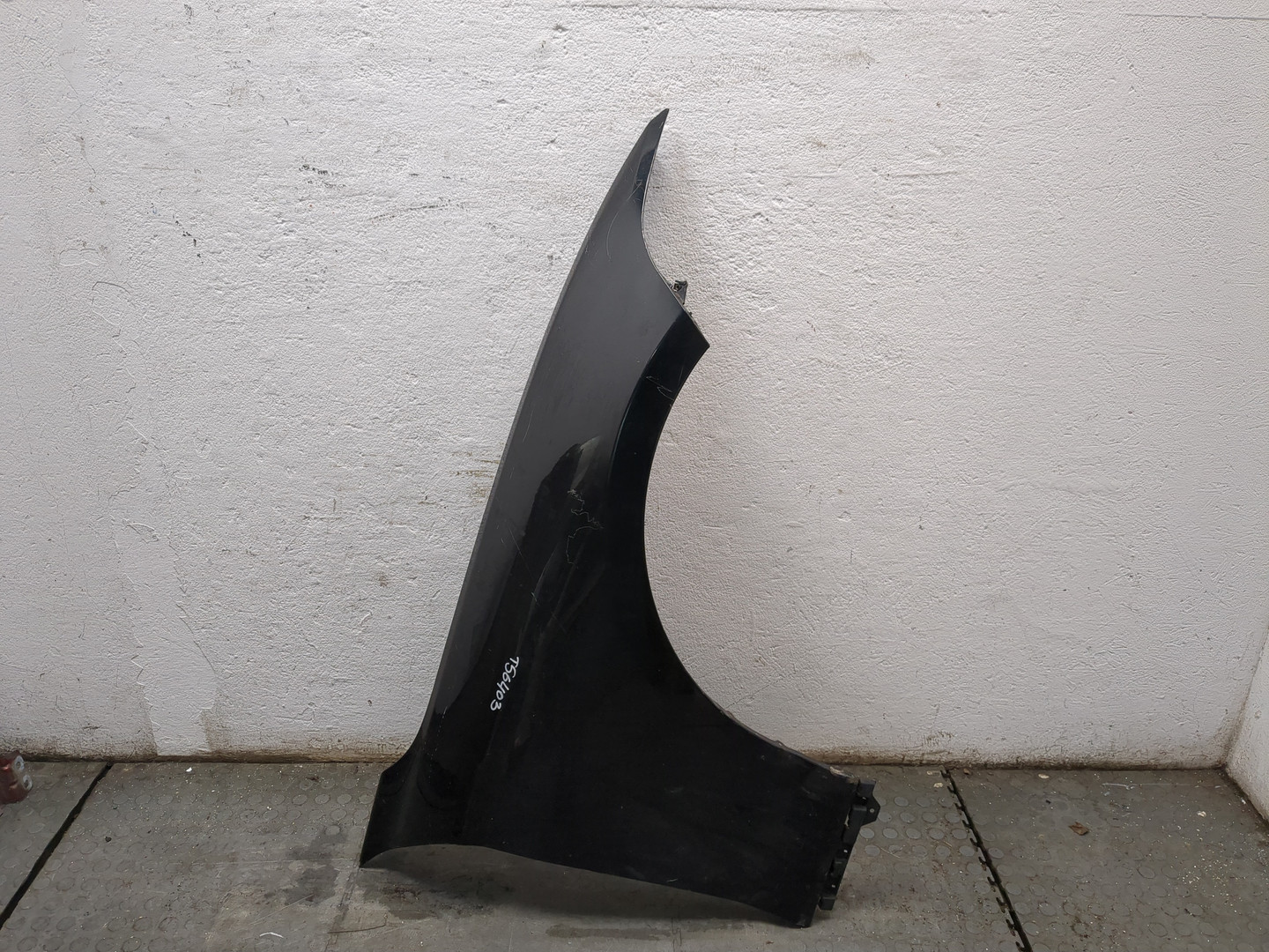 Крыло переднее правое