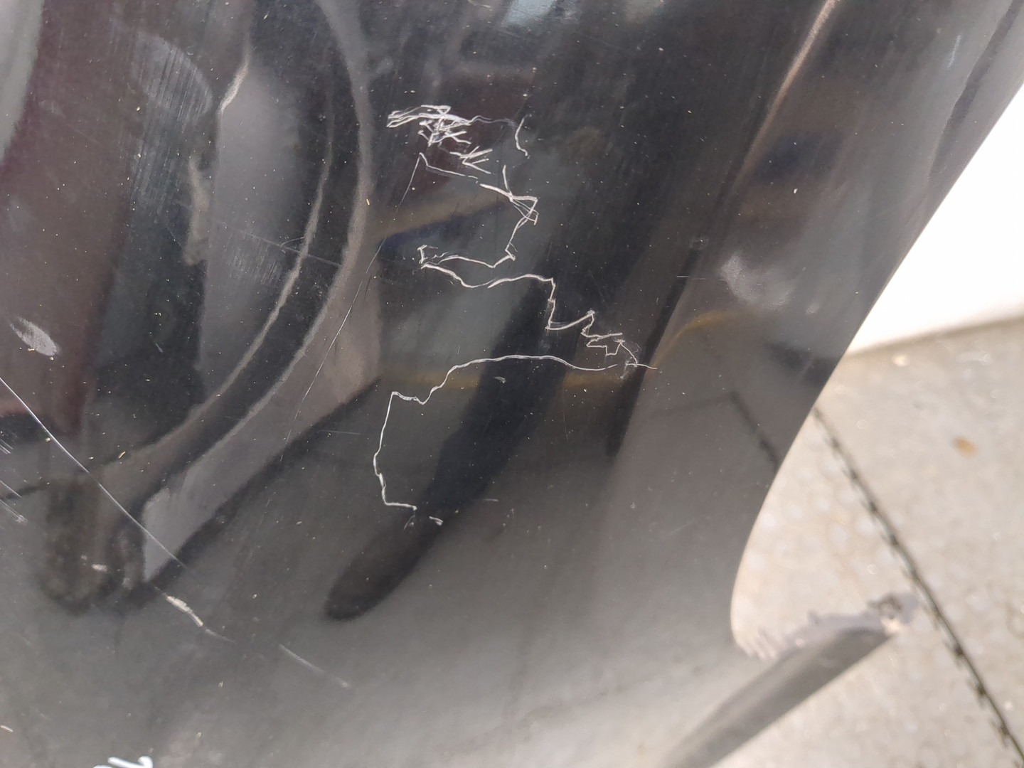 Крыло переднее правое