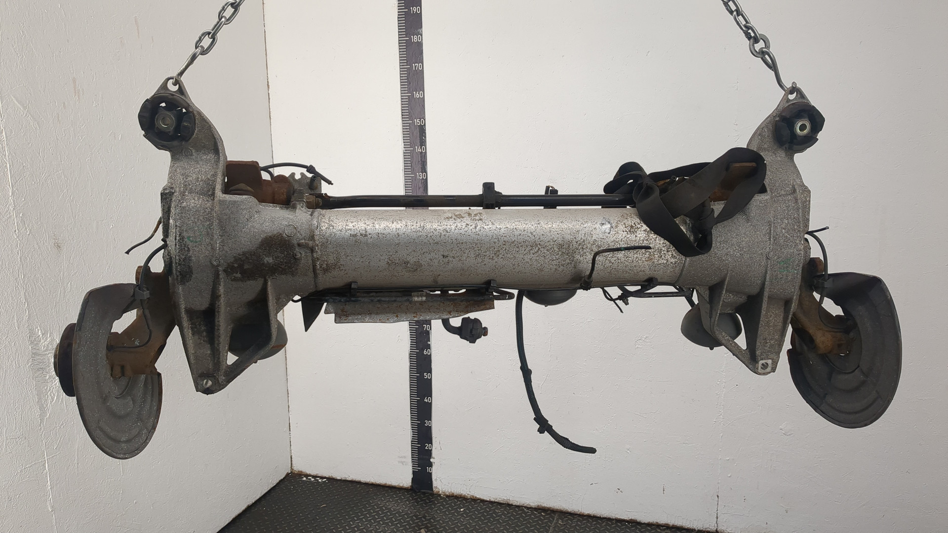 Балка задняя