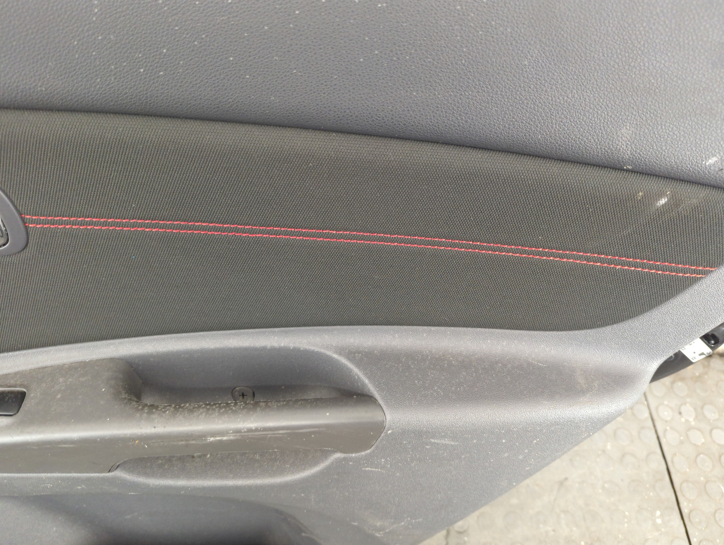 Дверь задняя правая