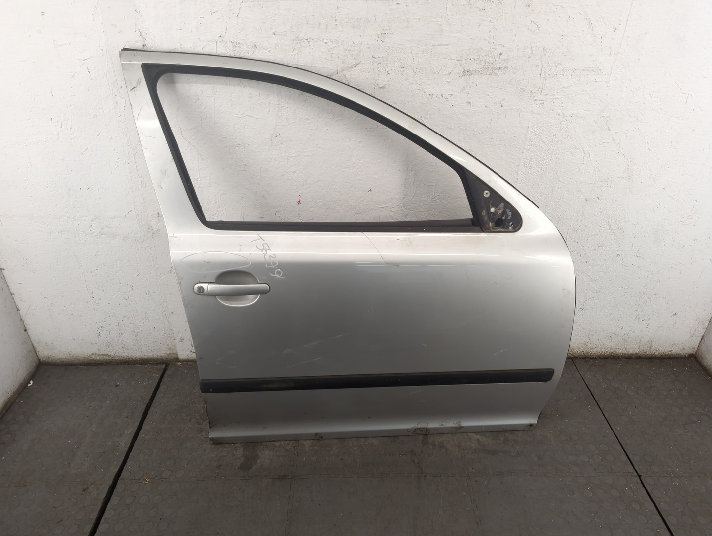 Дверь передняя правая