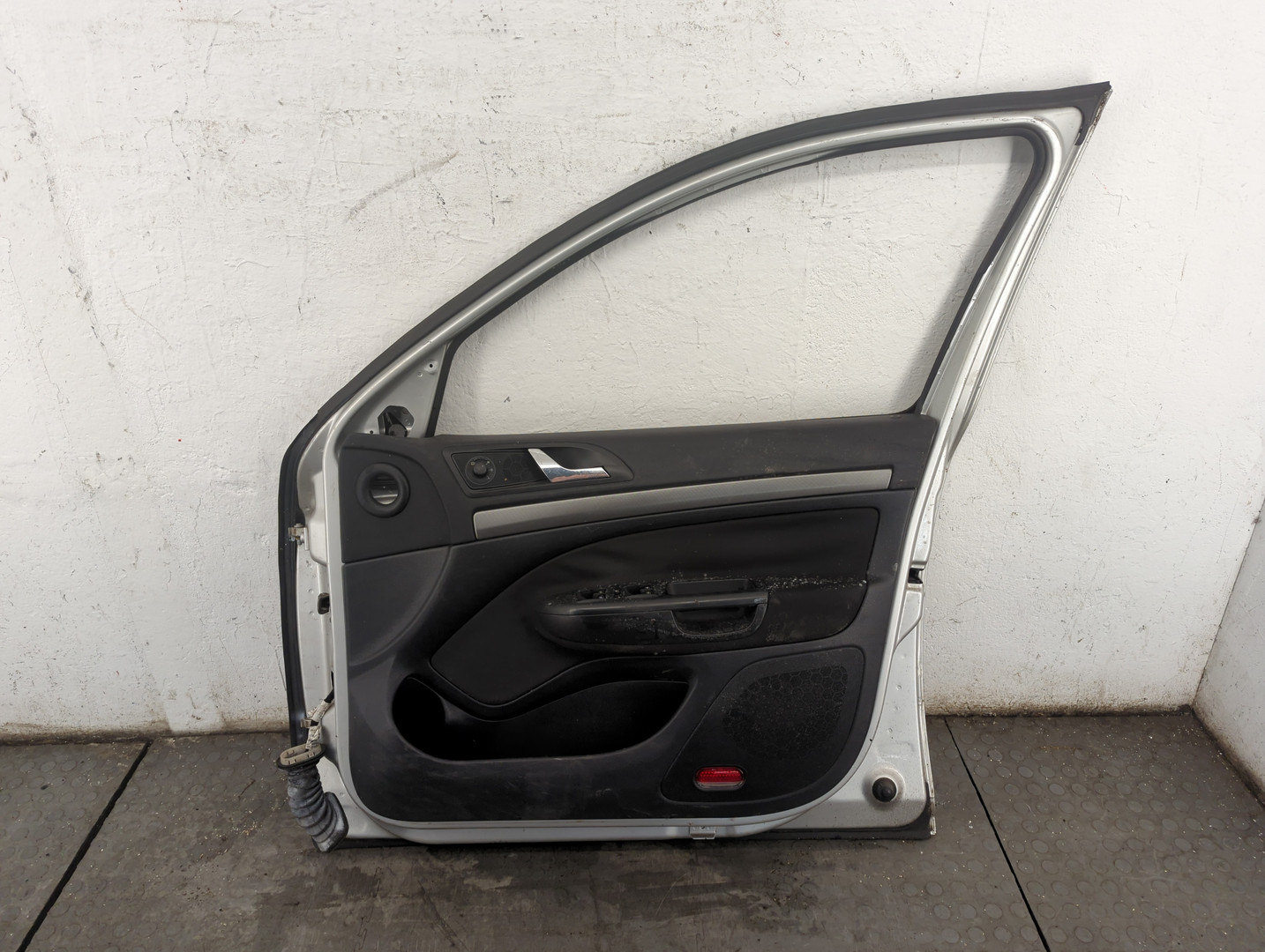 Дверь передняя правая