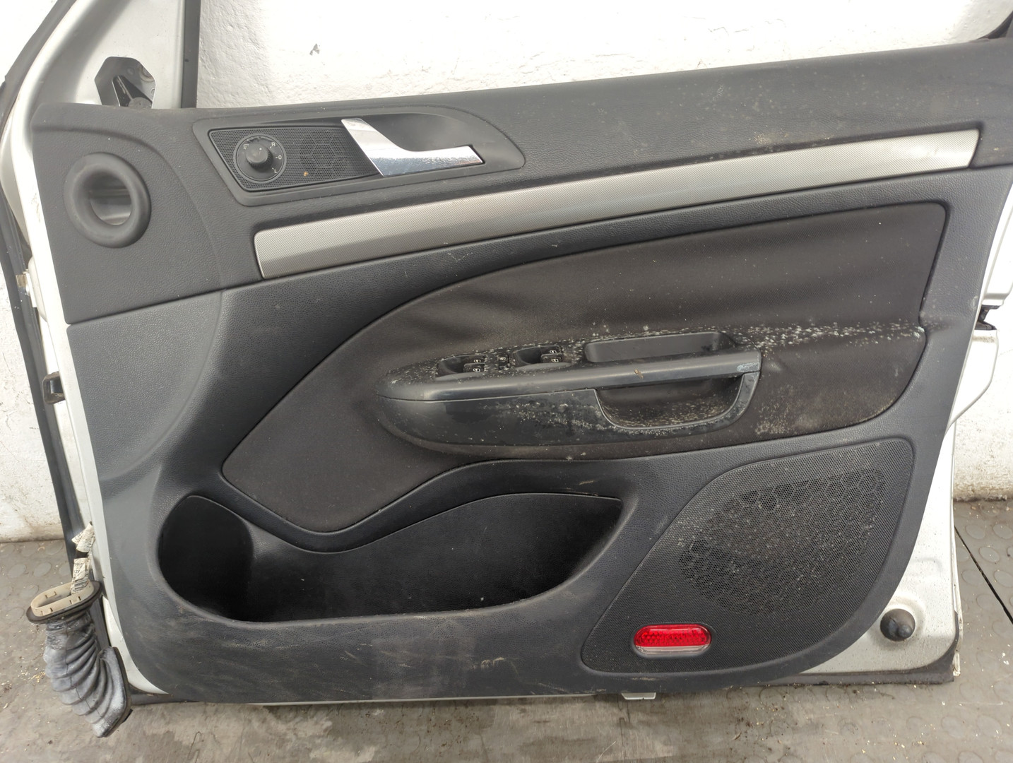 Дверь передняя правая