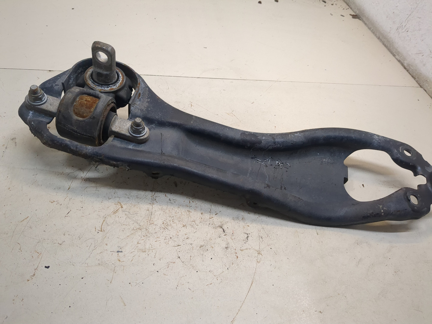 Рычаг задний левый