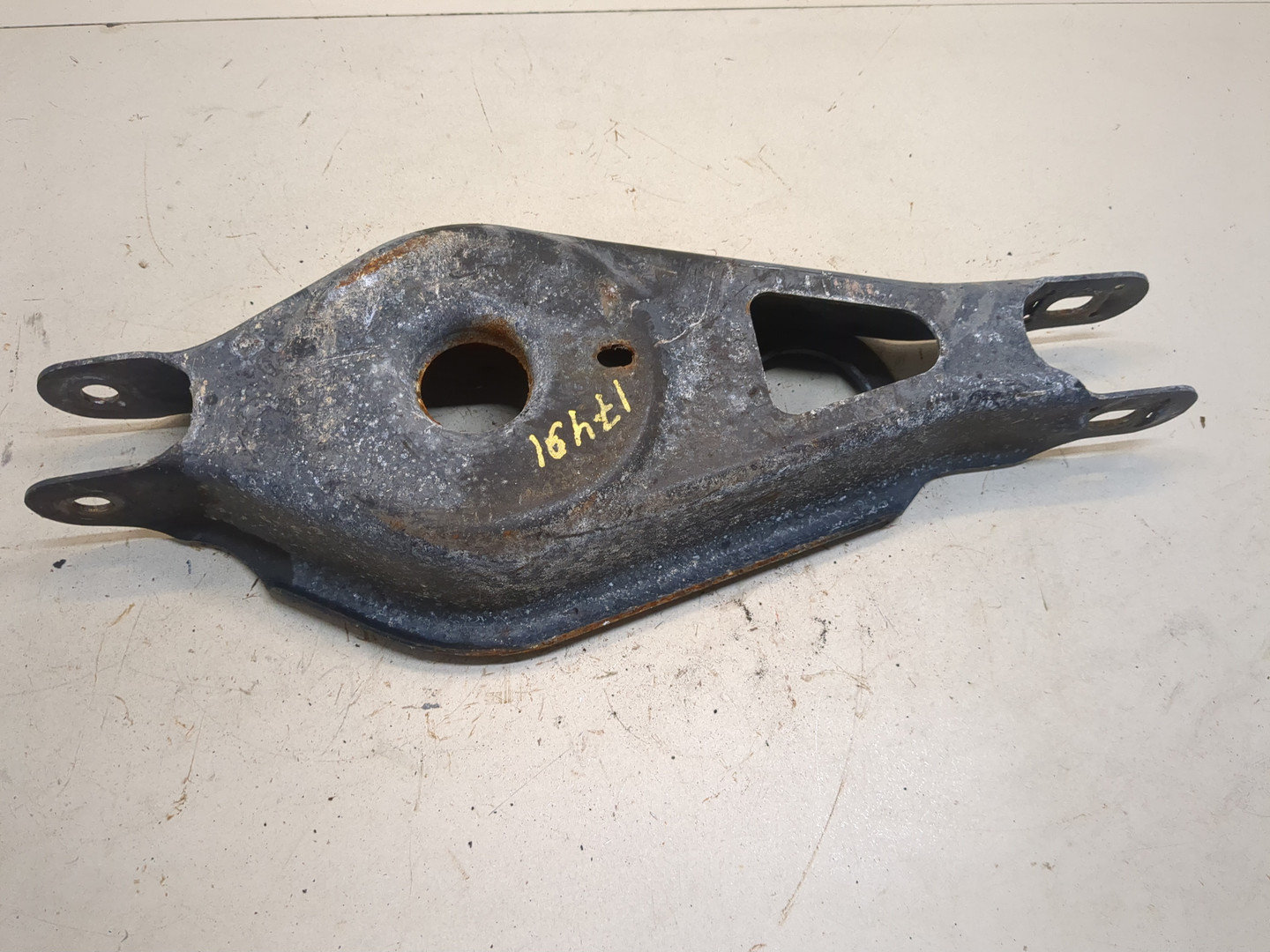 Рычаг задний