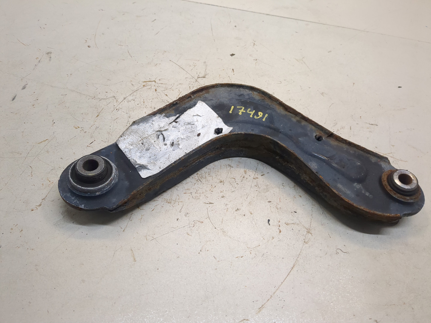 Рычаг задний правый