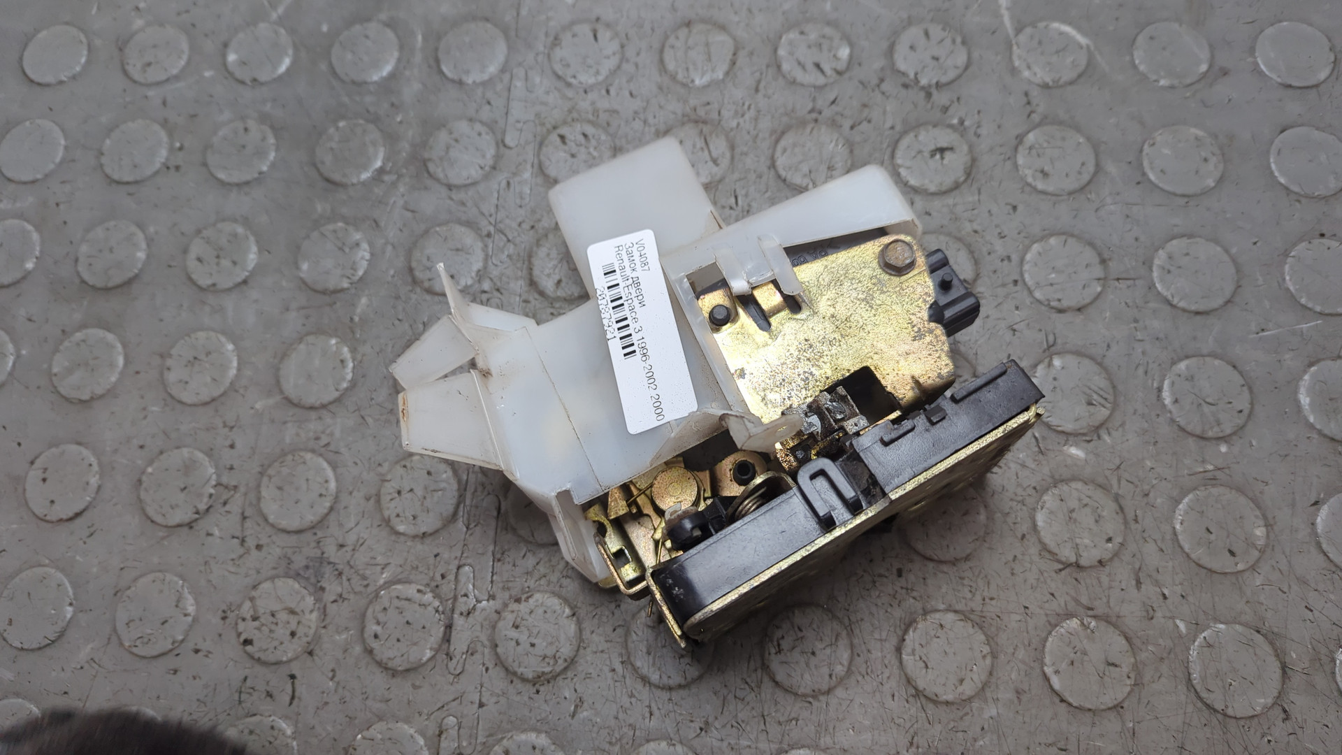 Замок двери передней правой