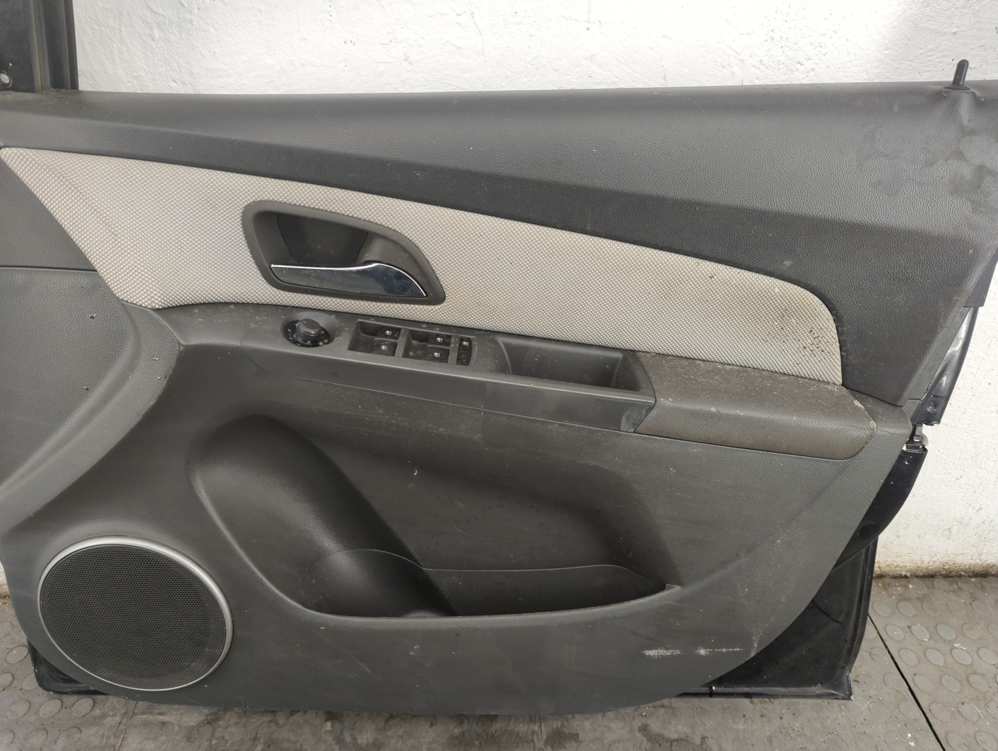 Дверь передняя правая