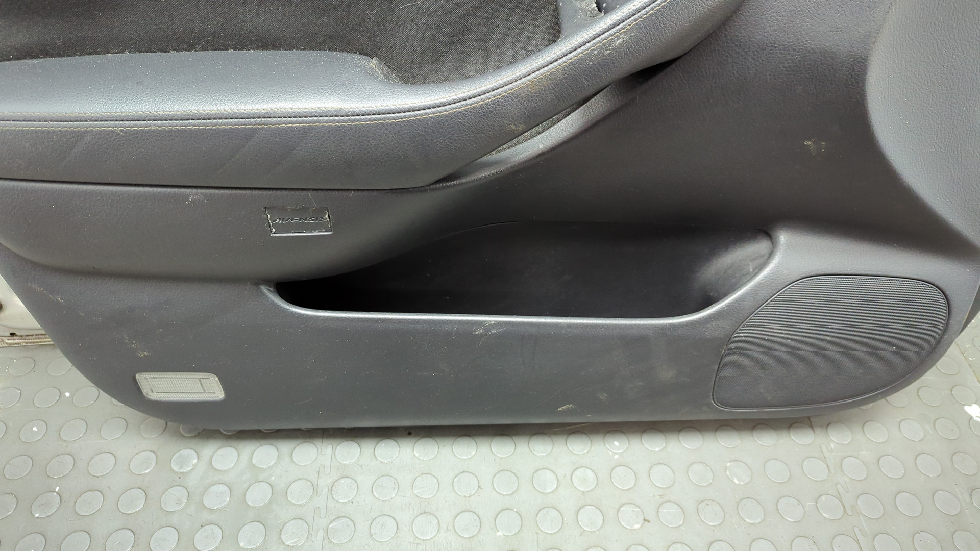 Дверь передняя левая