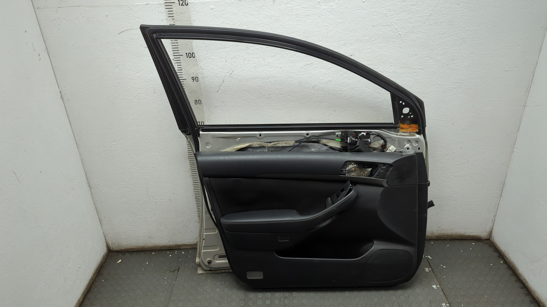 Дверь передняя левая