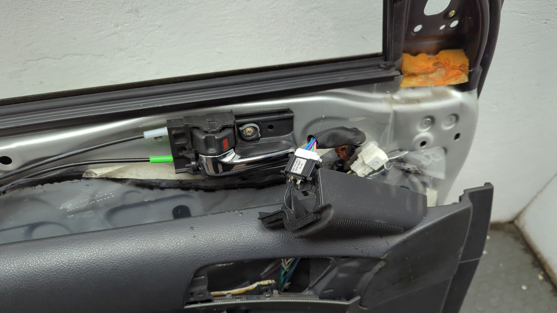 Дверь передняя левая