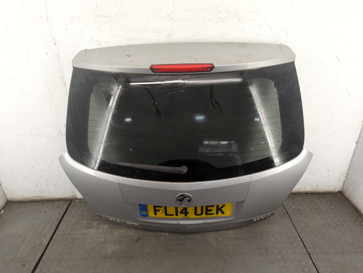 Дверь багажника