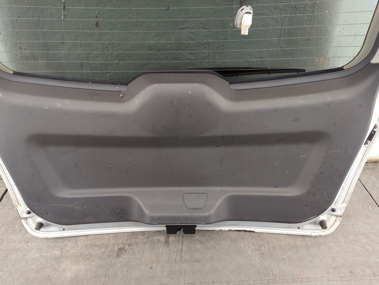 Дверь багажника