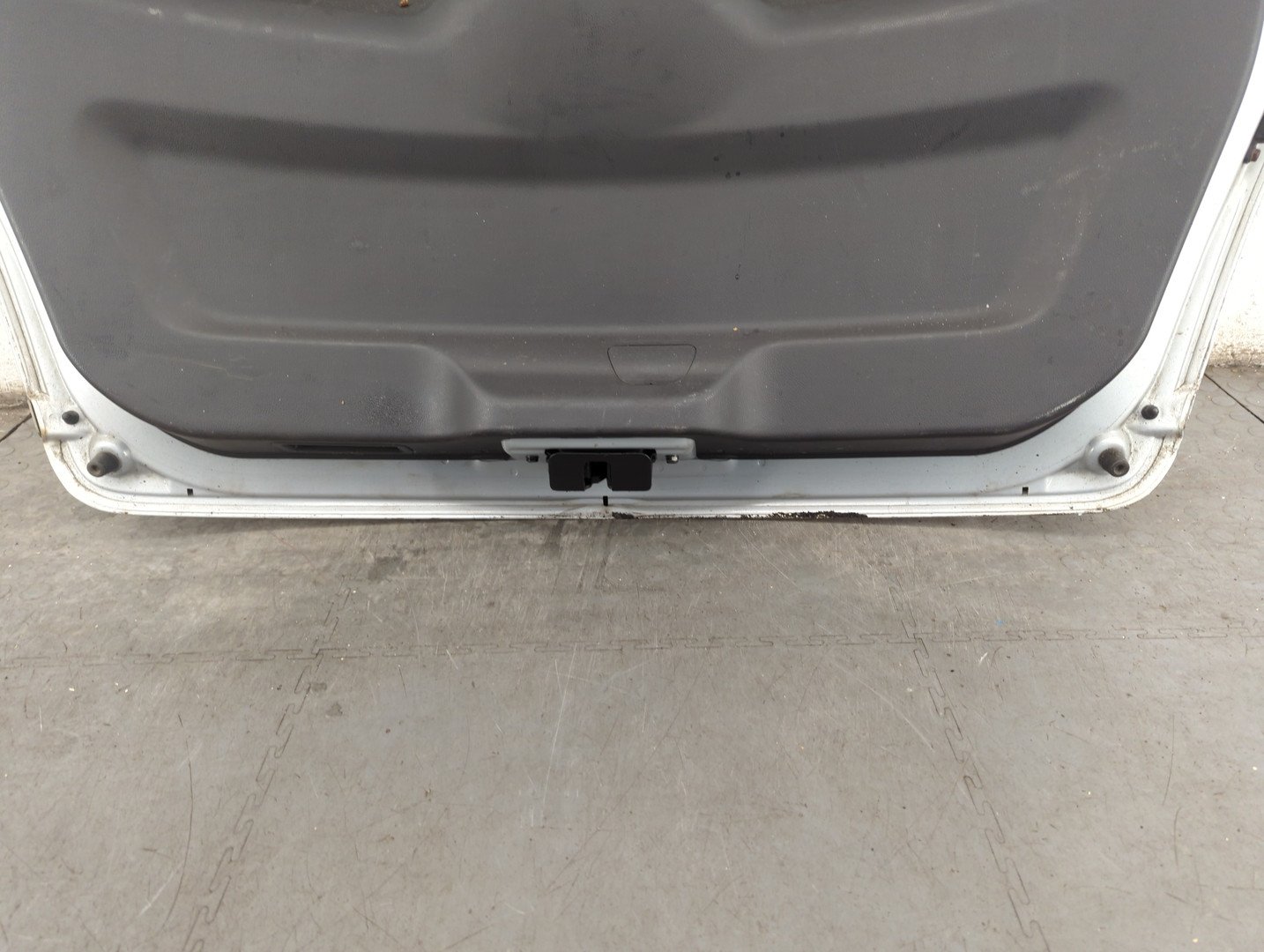 Дверь багажника