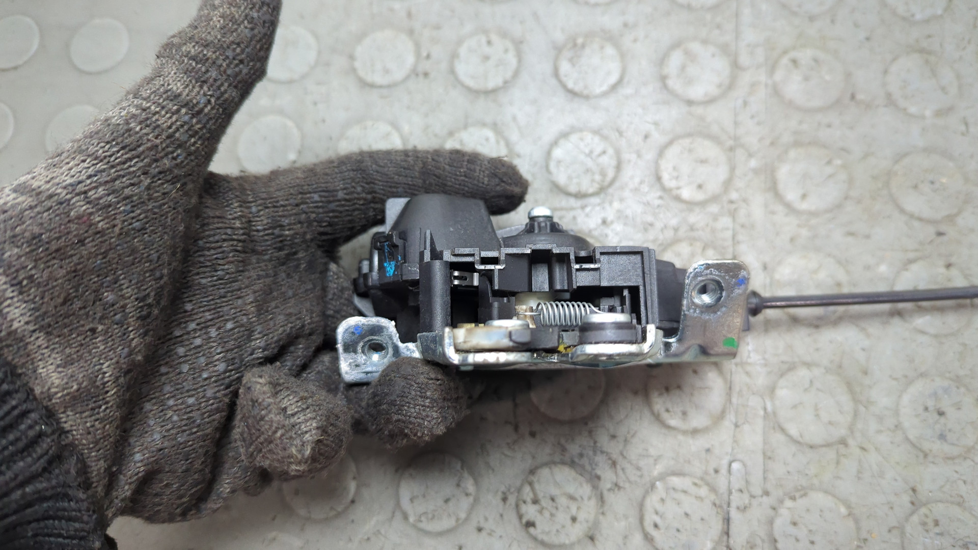 Замок багажника