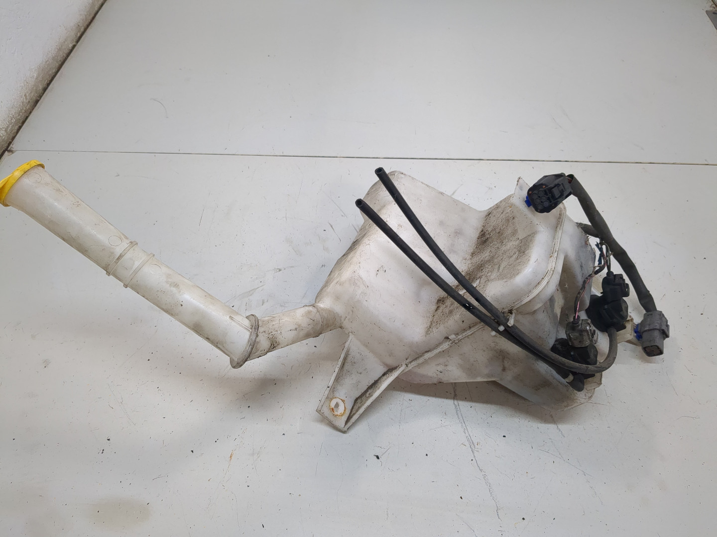 Бачок омывателя лобового стекла