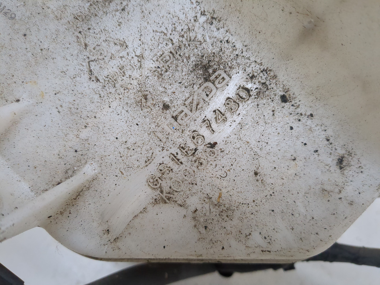 Бачок омывателя лобового стекла