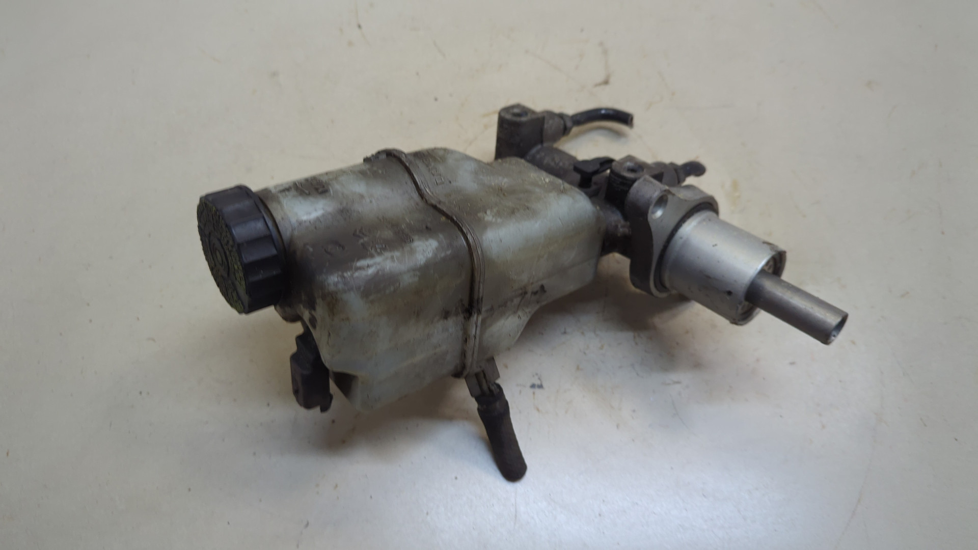 Цилиндр тормозной главный