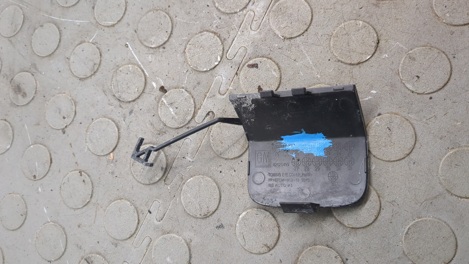 Заглушка буксировочного крюка